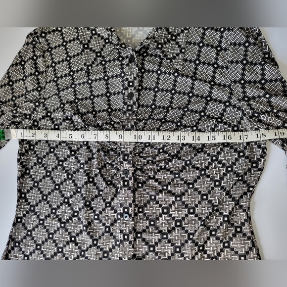 Laundry By Shelli Segal Black & White Geometric Design Button Down Shirt - Picture 6 of 7